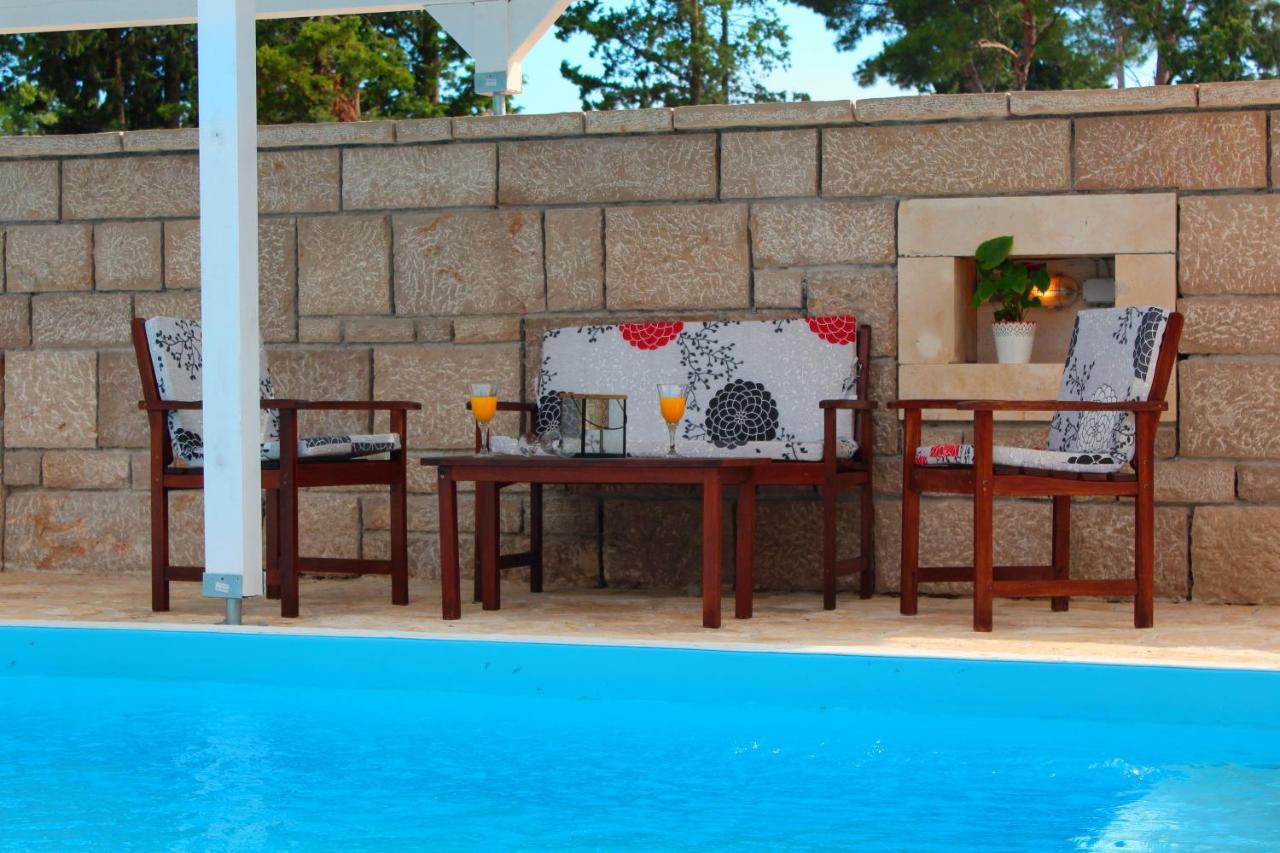 Bungalow Vice With Pool Pakoštane Екстериор снимка